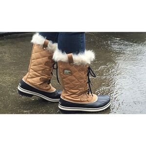 Sorel tofino II tan faux fur snow boots